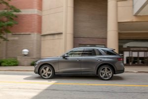 genesis-gv70-2022-03-exterior-grey-profile-suv